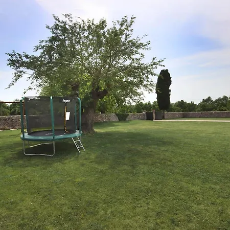 Modernes In Mit Grossem Garten Holiday home Krnica